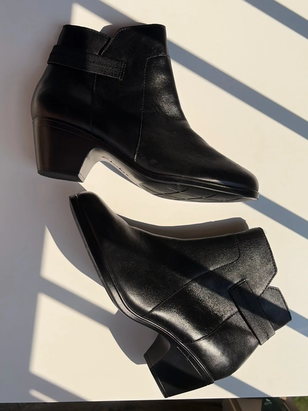 ✨🖤 Clarks Collection Black Leather Ankle Booties Low Block Heel Side 9 Zip Chic